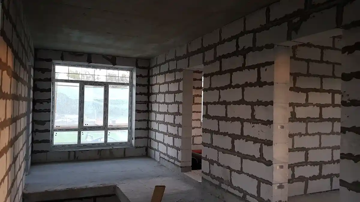 Панорамное окно REHAU в доме из газобетона