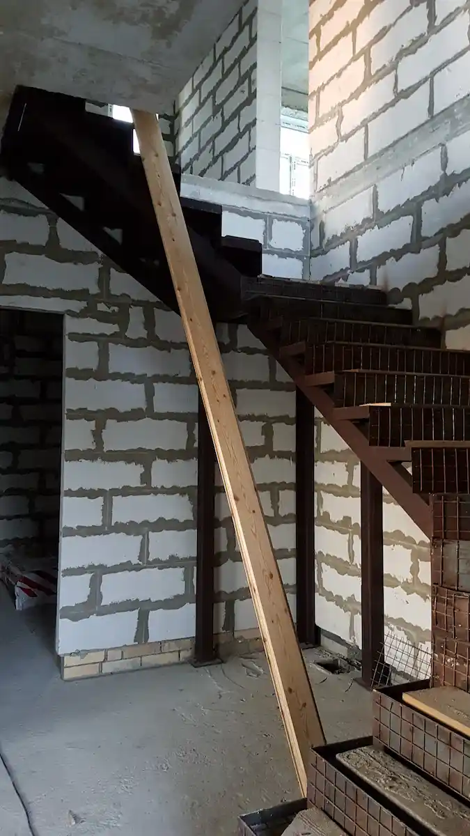 Сваренный каркас лестницы из нержавейки